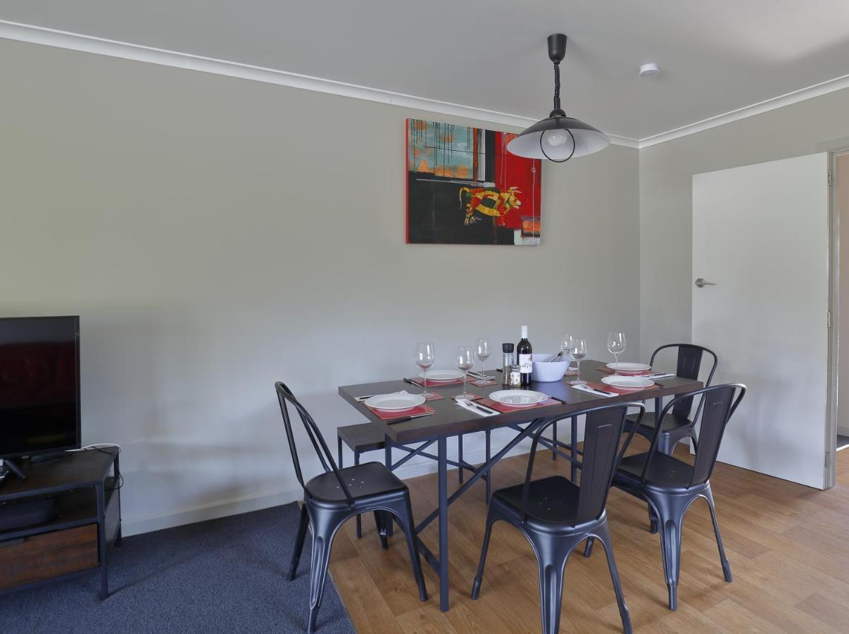 Mokonui Cottage - Te Anau Holiday Home Buitenkant foto